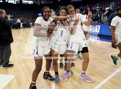 Thumbnail 2 in La Salle @ Oakland Tech (CIF State D3 Final) photogallery.