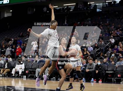Thumbnail 2 in La Salle @ Oakland Tech (CIF State D3 Final) photogallery.