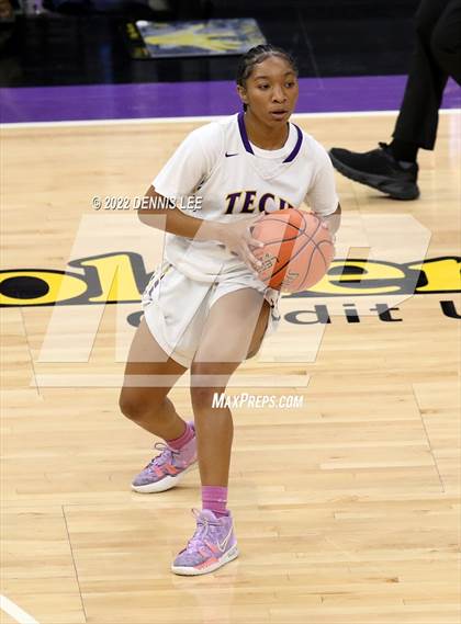 Thumbnail 3 in La Salle @ Oakland Tech (CIF State D3 Final) photogallery.