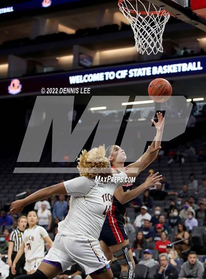 Thumbnail 2 in La Salle @ Oakland Tech (CIF State D3 Final) photogallery.