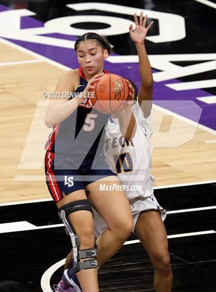 Thumbnail 2 in La Salle @ Oakland Tech (CIF State D3 Final) photogallery.