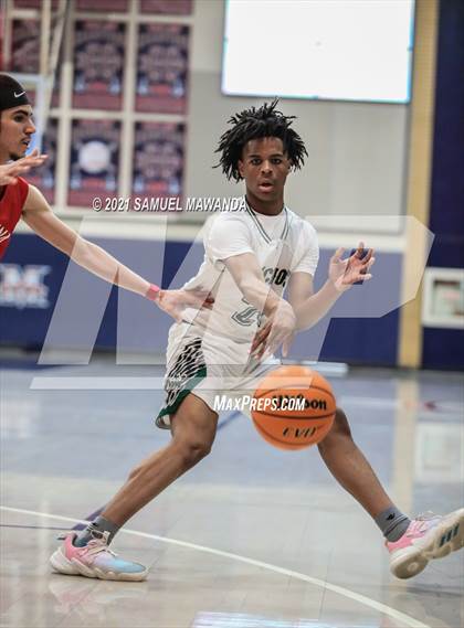 Thumbnail 2 in Pasadena vs Narbonne (19th Annual Rose City Roundball classic ) photogallery.
