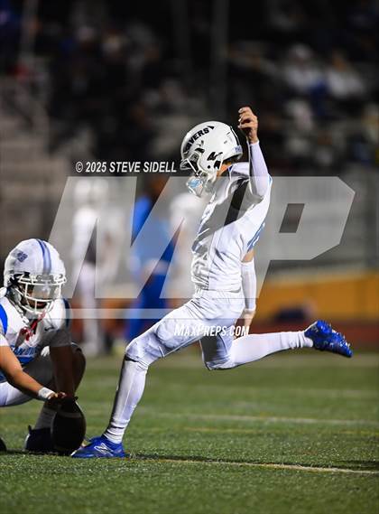 Thumbnail 3 in San Diego vs Mission Bay (CIF SDS D2 Semifinal) photogallery.
