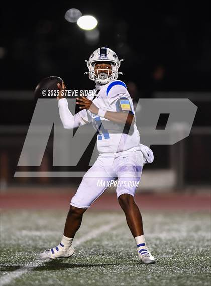 Thumbnail 2 in San Diego vs Mission Bay (CIF SDS D2 Semifinal) photogallery.