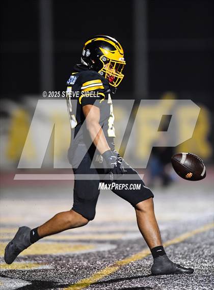 Thumbnail 2 in San Diego vs Mission Bay (CIF SDS D2 Semifinal) photogallery.