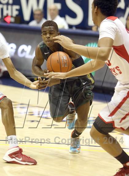 Thumbnail 1 in Castro Valley vs. Saint Mary's photogallery.