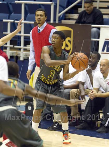 Thumbnail 2 in Castro Valley vs. Saint Mary's photogallery.