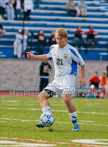 Thumbnail 1 in Hicksville v Webster Schroeder (NYSPHSAA Class AA Final) photogallery.