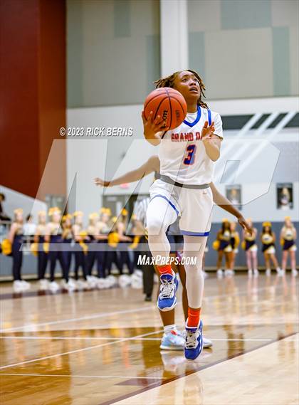 Thumbnail 2 in Cypress Ranch vs Grand Oaks (UIL6A region2 Area playoff) photogallery.