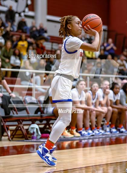 Thumbnail 3 in Cypress Ranch vs Grand Oaks (UIL6A region2 Area playoff) photogallery.