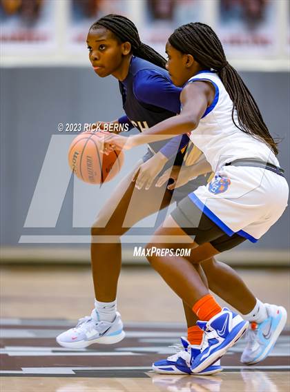 Thumbnail 2 in Cypress Ranch vs Grand Oaks (UIL6A region2 Area playoff) photogallery.