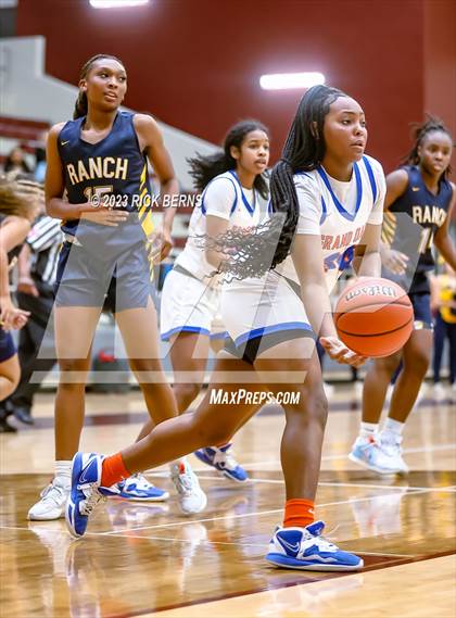 Thumbnail 3 in Cypress Ranch vs Grand Oaks (UIL6A region2 Area playoff) photogallery.
