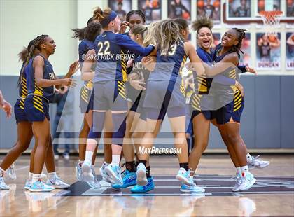 Thumbnail 3 in Cypress Ranch vs Grand Oaks (UIL6A region2 Area playoff) photogallery.