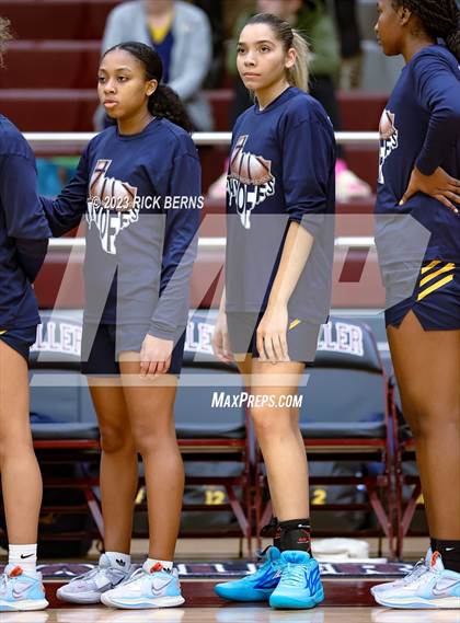 Thumbnail 2 in Cypress Ranch vs Grand Oaks (UIL6A region2 Area playoff) photogallery.