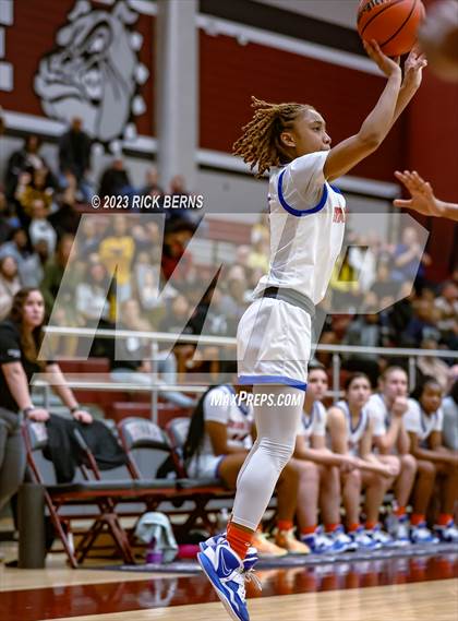 Thumbnail 1 in Cypress Ranch vs Grand Oaks (UIL6A region2 Area playoff) photogallery.