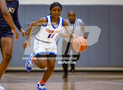 Thumbnail 2 in Cypress Ranch vs Grand Oaks (UIL6A region2 Area playoff) photogallery.