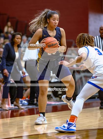 Thumbnail 2 in Cypress Ranch vs Grand Oaks (UIL6A region2 Area playoff) photogallery.
