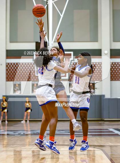 Thumbnail 3 in Cypress Ranch vs Grand Oaks (UIL6A region2 Area playoff) photogallery.