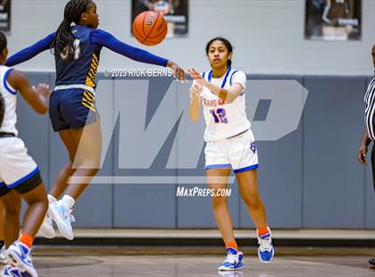 Thumbnail 2 in Cypress Ranch vs Grand Oaks (UIL6A region2 Area playoff) photogallery.
