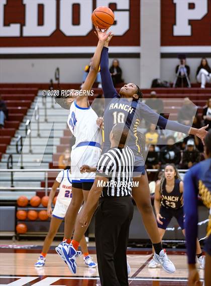 Thumbnail 3 in Cypress Ranch vs Grand Oaks (UIL6A region2 Area playoff) photogallery.
