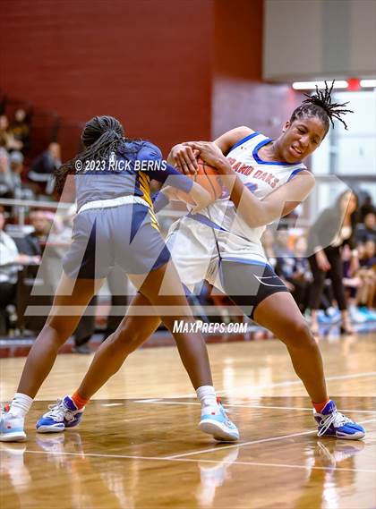 Thumbnail 3 in Cypress Ranch vs Grand Oaks (UIL6A region2 Area playoff) photogallery.