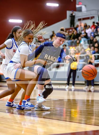 Thumbnail 2 in Cypress Ranch vs Grand Oaks (UIL6A region2 Area playoff) photogallery.