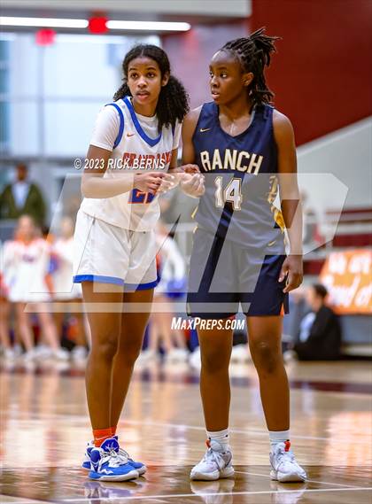 Thumbnail 2 in Cypress Ranch vs Grand Oaks (UIL6A region2 Area playoff) photogallery.