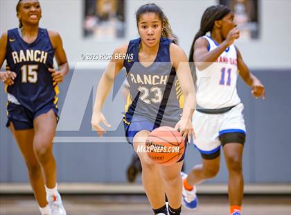 Thumbnail 3 in Cypress Ranch vs Grand Oaks (UIL6A region2 Area playoff) photogallery.
