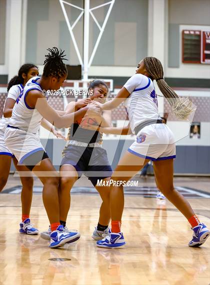 Thumbnail 1 in Cypress Ranch vs Grand Oaks (UIL6A region2 Area playoff) photogallery.