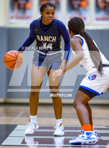 Thumbnail 3 in Cypress Ranch vs Grand Oaks (UIL6A region2 Area playoff) photogallery.