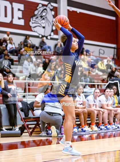 Thumbnail 2 in Cypress Ranch vs Grand Oaks (UIL6A region2 Area playoff) photogallery.