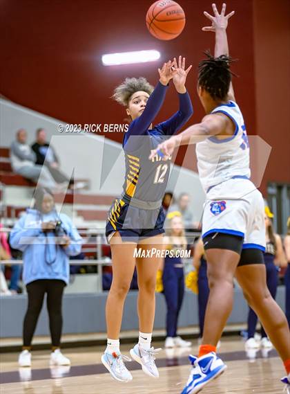 Thumbnail 3 in Cypress Ranch vs Grand Oaks (UIL6A region2 Area playoff) photogallery.