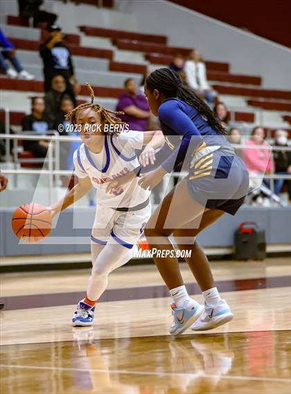 Thumbnail 2 in Cypress Ranch vs Grand Oaks (UIL6A region2 Area playoff) photogallery.