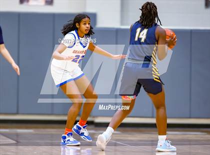 Thumbnail 2 in Cypress Ranch vs Grand Oaks (UIL6A region2 Area playoff) photogallery.