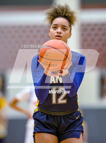 Thumbnail 1 in Cypress Ranch vs Grand Oaks (UIL6A region2 Area playoff) photogallery.