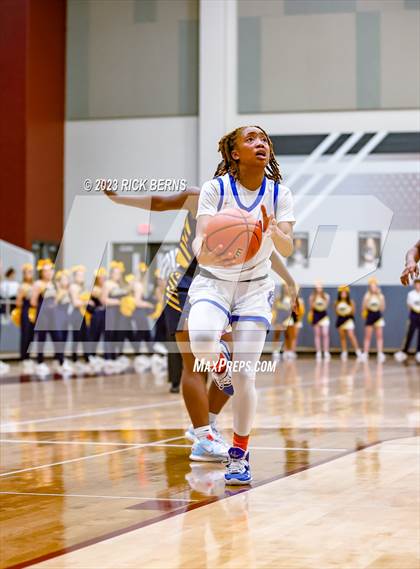 Thumbnail 1 in Cypress Ranch vs Grand Oaks (UIL6A region2 Area playoff) photogallery.