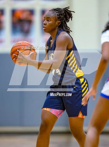 Thumbnail 3 in Cypress Ranch vs Grand Oaks (UIL6A region2 Area playoff) photogallery.