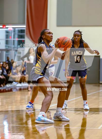 Thumbnail 2 in Cypress Ranch vs Grand Oaks (UIL6A region2 Area playoff) photogallery.
