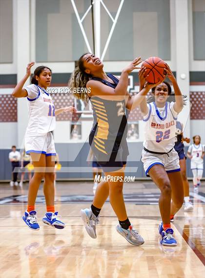Thumbnail 1 in Cypress Ranch vs Grand Oaks (UIL6A region2 Area playoff) photogallery.