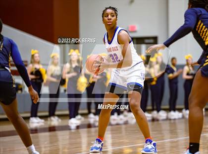 Thumbnail 2 in Cypress Ranch vs Grand Oaks (UIL6A region2 Area playoff) photogallery.