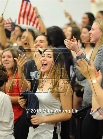 Thumbnail 2 in Beckman vs. Corona del Mar (CIF SoCal Regional D1 Semifinal) photogallery.
