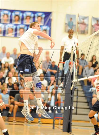 Thumbnail 1 in Beckman vs. Corona del Mar (CIF SoCal Regional D1 Semifinal) photogallery.