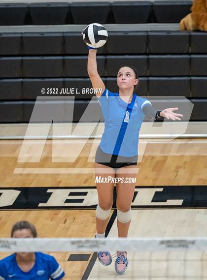 Thumbnail 2 in Hamilton Southeastern vs. McCutcheon (IHSAA 4A Regional final) photogallery.