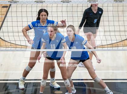 Thumbnail 1 in Hamilton Southeastern vs. McCutcheon (IHSAA 4A Regional final) photogallery.