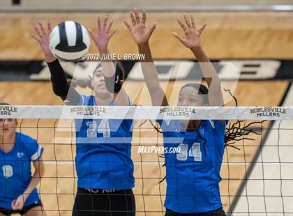 Thumbnail 2 in Hamilton Southeastern vs. McCutcheon (IHSAA 4A Regional final) photogallery.