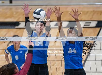 Thumbnail 2 in Hamilton Southeastern vs. McCutcheon (IHSAA 4A Regional final) photogallery.