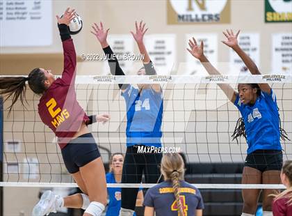 Thumbnail 1 in Hamilton Southeastern vs. McCutcheon (IHSAA 4A Regional final) photogallery.