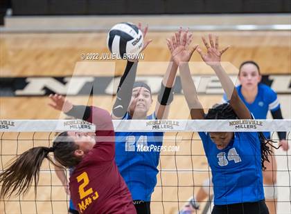 Thumbnail 2 in Hamilton Southeastern vs. McCutcheon (IHSAA 4A Regional final) photogallery.