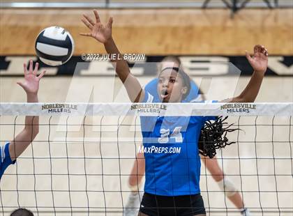 Thumbnail 1 in Hamilton Southeastern vs. McCutcheon (IHSAA 4A Regional final) photogallery.