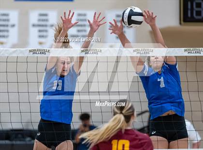 Thumbnail 3 in Hamilton Southeastern vs. McCutcheon (IHSAA 4A Regional final) photogallery.